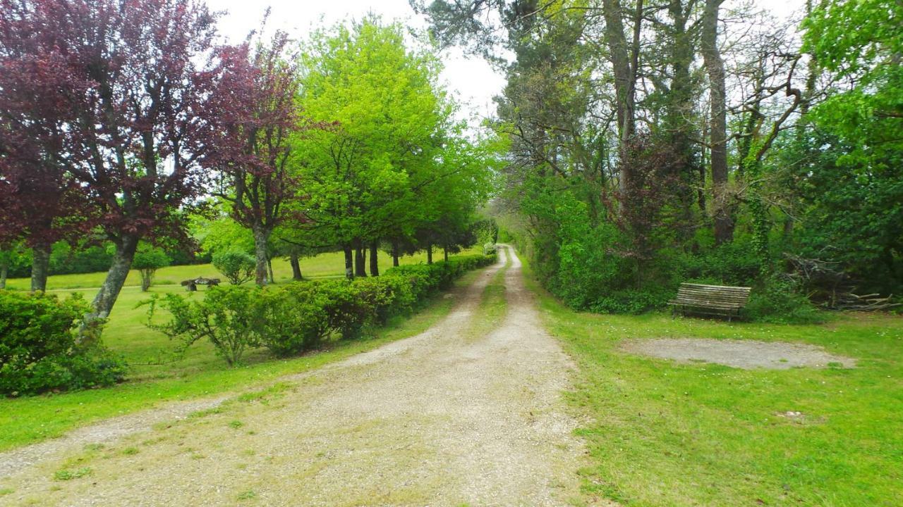 Les Cabanes De Rouffignac Villa Bagian luar foto